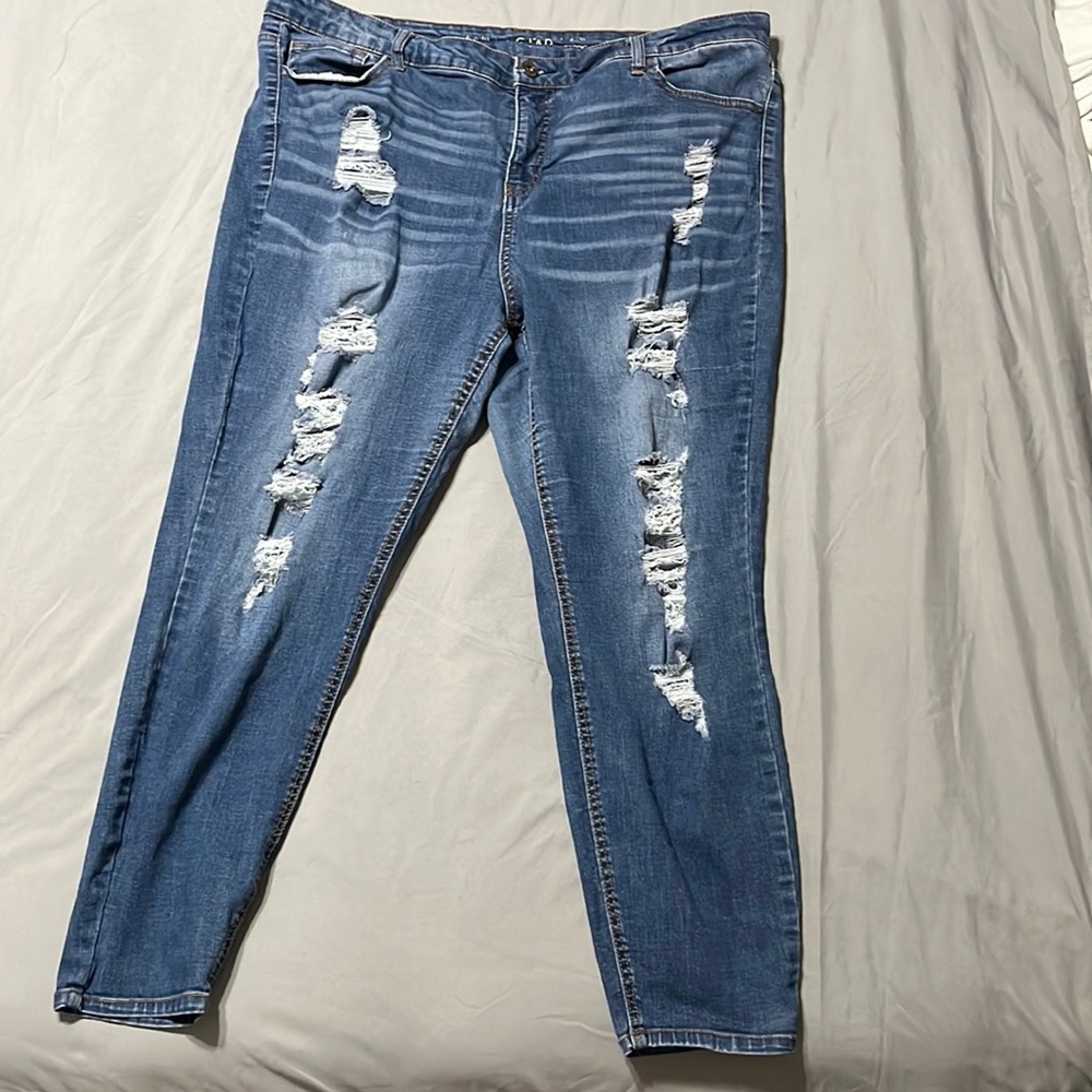 Ripped jeans skinny legged